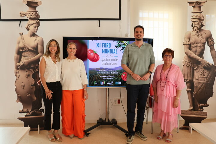 Representantes institucionales durante la presentación del XI Foro Mundial en Úbeda